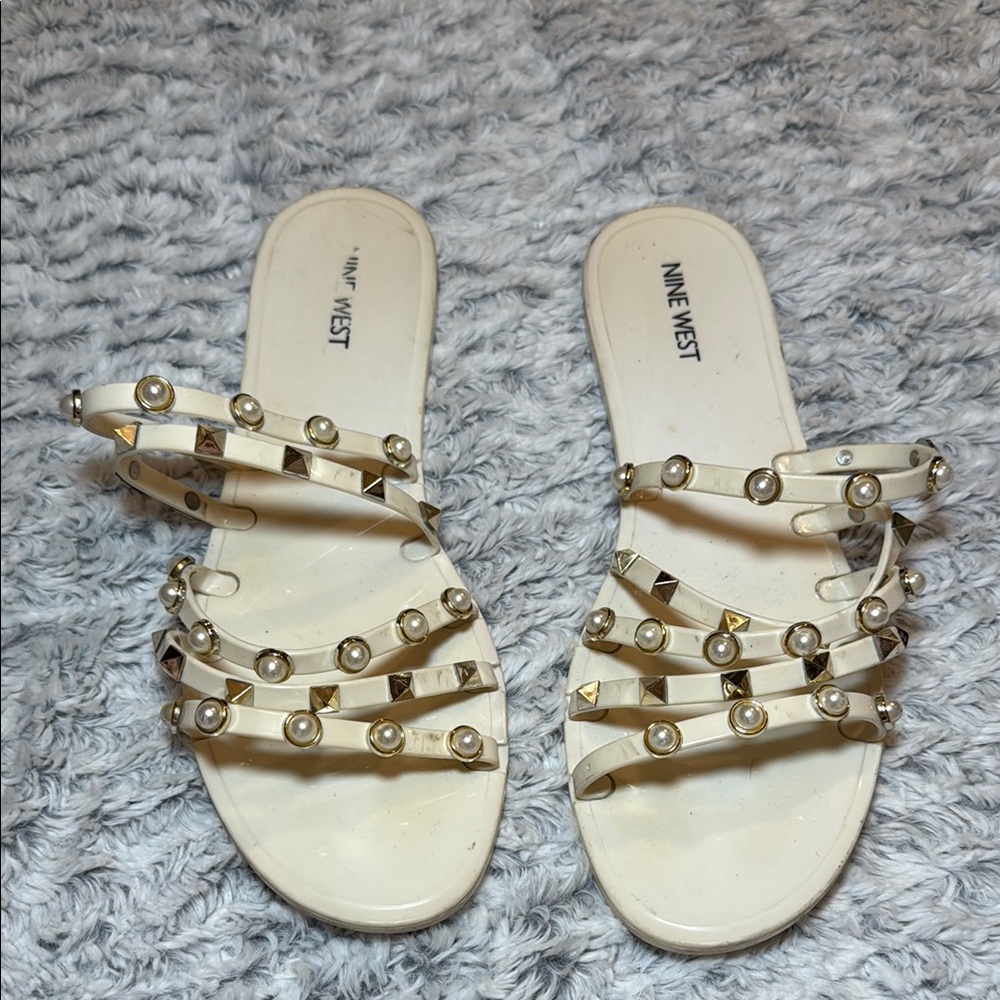 Nine West Cream Flat Sandals with Gold & Pearl Accents Sz 10